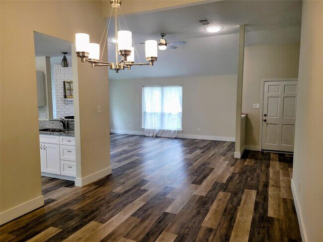 Foto del edificio - 16605 Black Kettle Dr