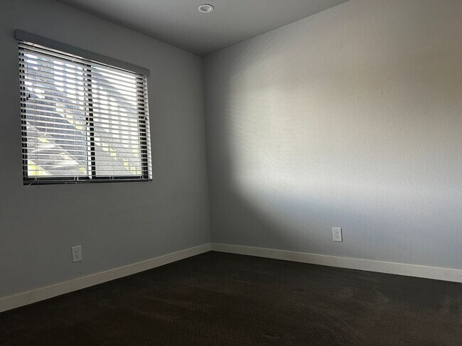 Foto del edificio - 1362 Club View Dr