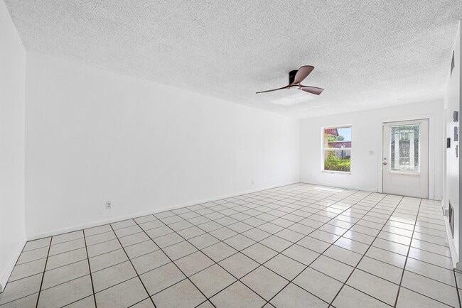 Building Photo - 631 Marlboro Oval