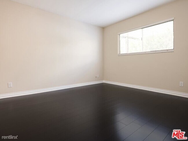 Building Photo - 2 br, 2 bath House - 1467 Rexford Dr Apt 304
