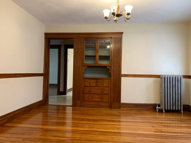 Building Photo - 33 Estey St