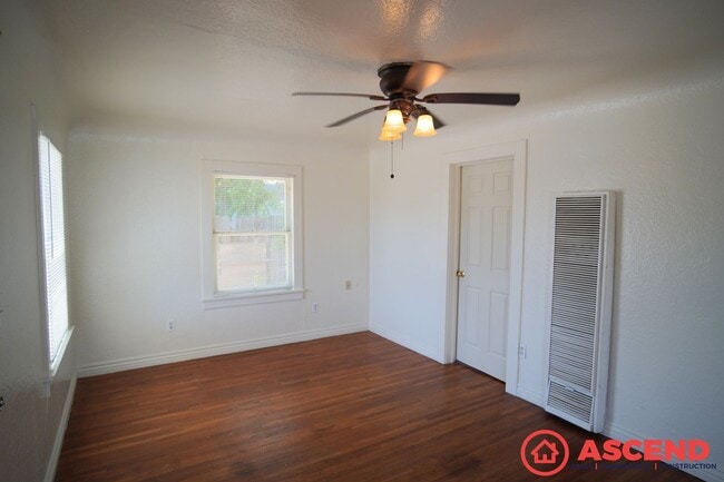 Building Photo - 512 Woodrow Ave