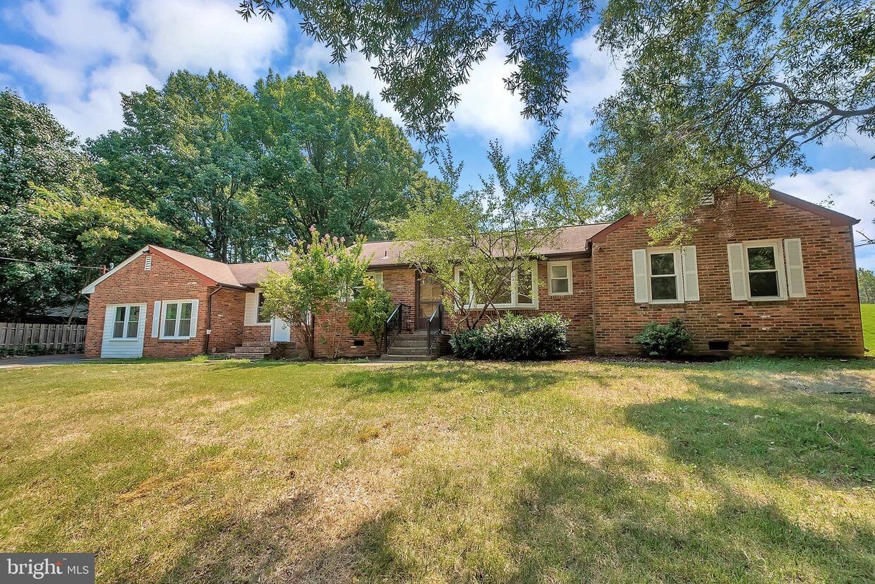 Primary Photo - 5825 Piedmont Dr