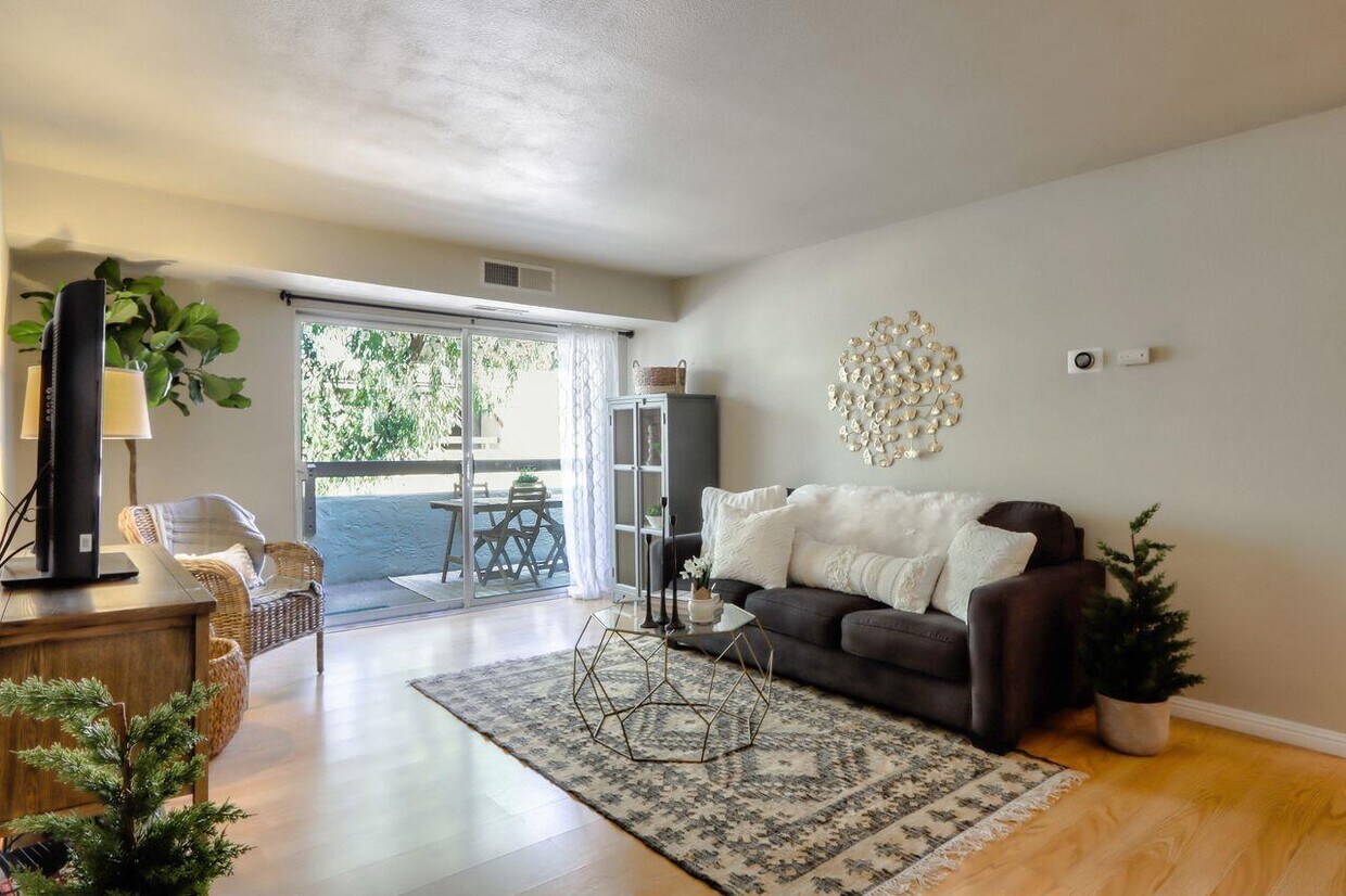 Foto principal - 309 Tradewinds Dr