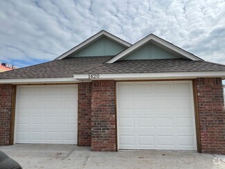 Building Photo - 1420 SW Texas Ave
