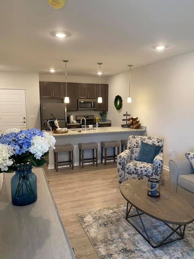 Building Photo - The Pointe Apartments
