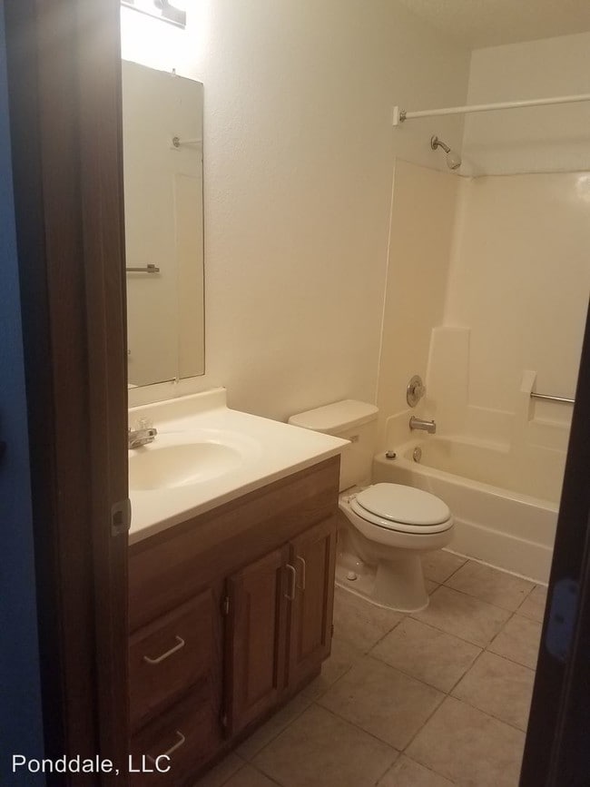 Foto del edificio - 10630 Tamarack St NW