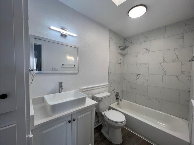 Building Photo - 2306 Barton Village Cir