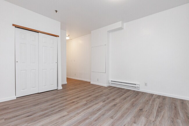 Foto del edificio - 2144 Waverly Pl N