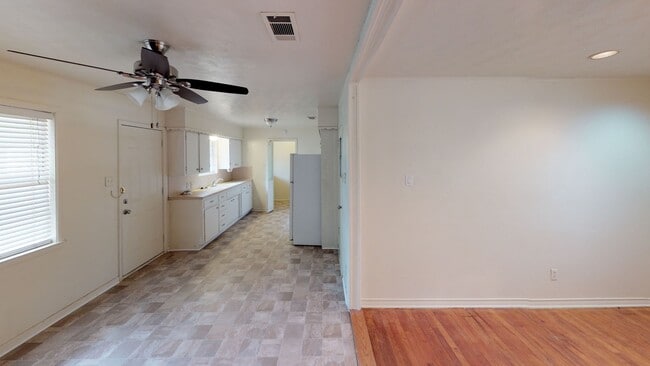 Photo - 3 Bedroom/2bath/2 Car Garage House