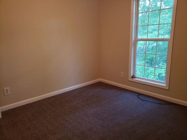 Building Photo - Cul-de-sac home ready to move in!