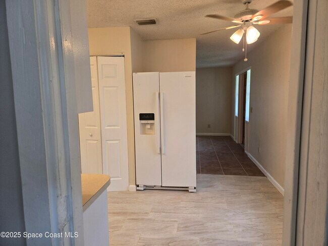 Building Photo - 1081 Ivanhoe St NW