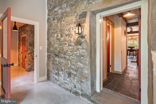 Building Photo - 2682 Aquetong Rd