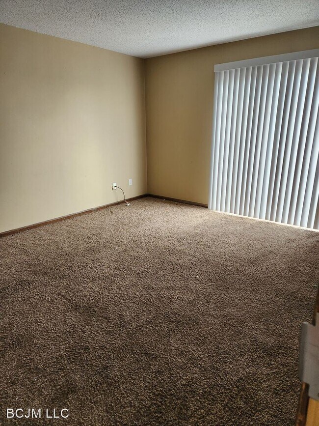 Building Photo - 2 br, 1 bath House - 221 A Barr Rd