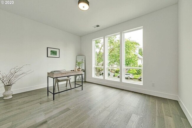 Foto del edificio - 4563-4563 N Borthwick Ave