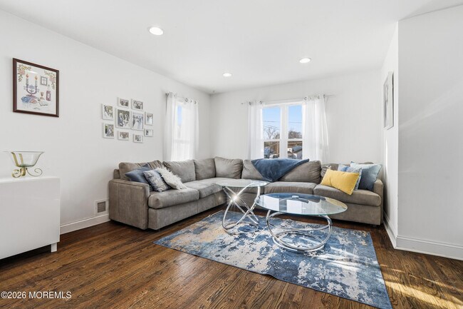 Building Photo - 19 Carole Dr