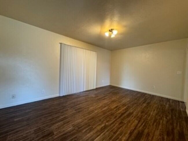 Building Photo - 1400 Brookdale Dr