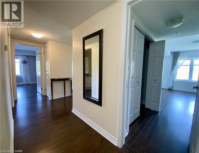 Building Photo - 776 Laurelwood Dr