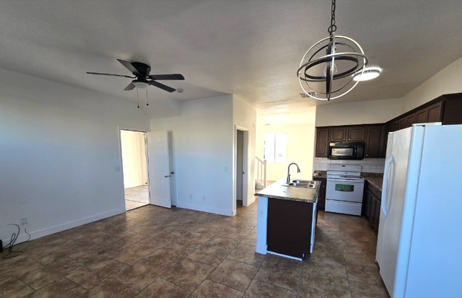 Foto del edificio - 5117 S 15th Pl