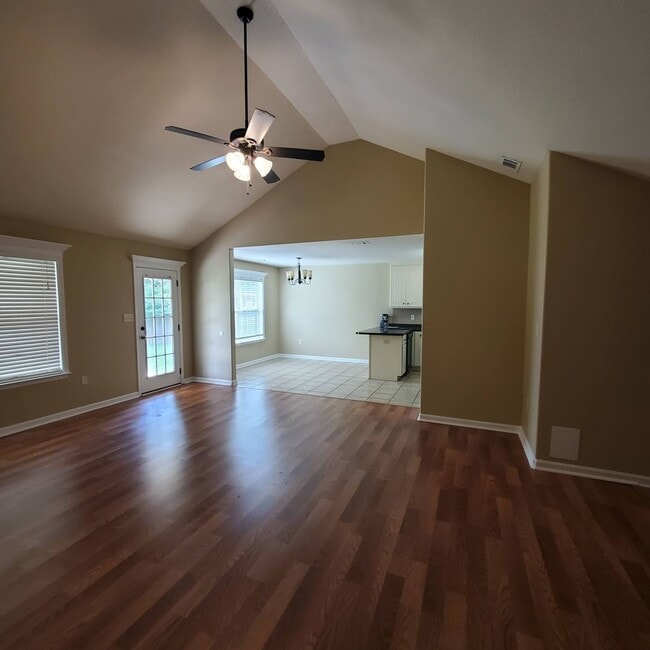 Building Photo - 3BR/2BA Just Minutes from MAFB!