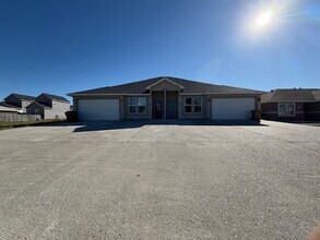 Building Photo - 15602 Cruiser St