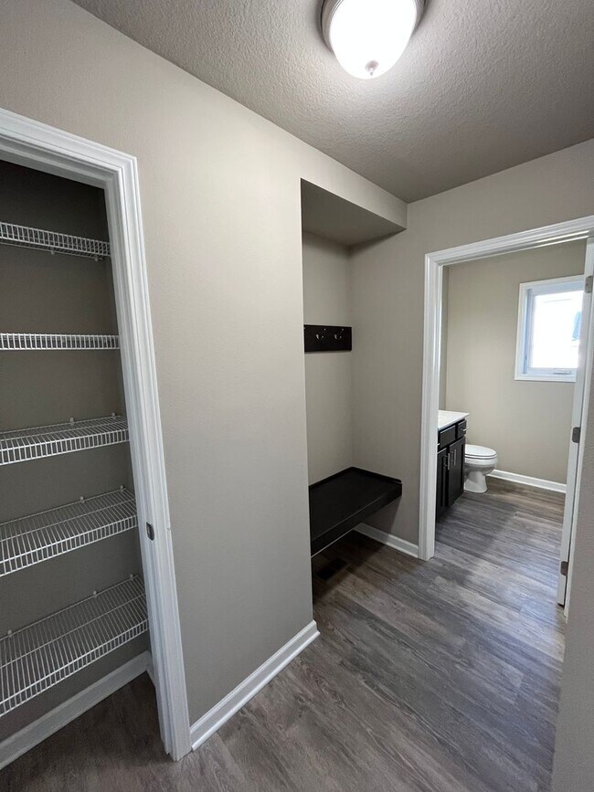 Foto del edificio - Now Leasing – Stylish 3-Bedroom Home in Bo...