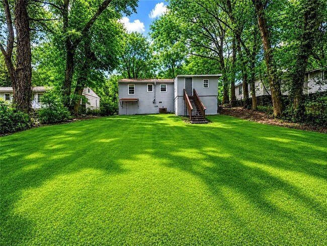 Foto del edificio - 225 Glenrose Cir SW
