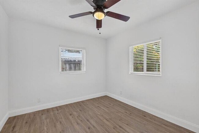 Foto del edificio - 540 NE 61st St