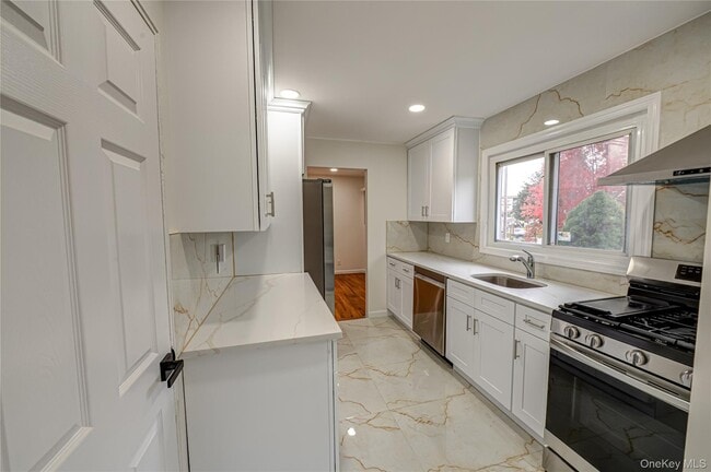 Building Photo - 10 Gerhard Rd