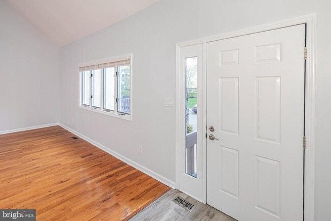 Building Photo - 7 Exeter Ct