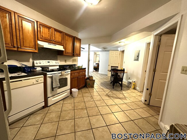 Building Photo - 35 Cummings Rd