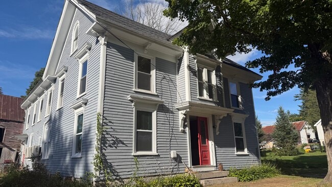 Building Photo - 67 Elm St