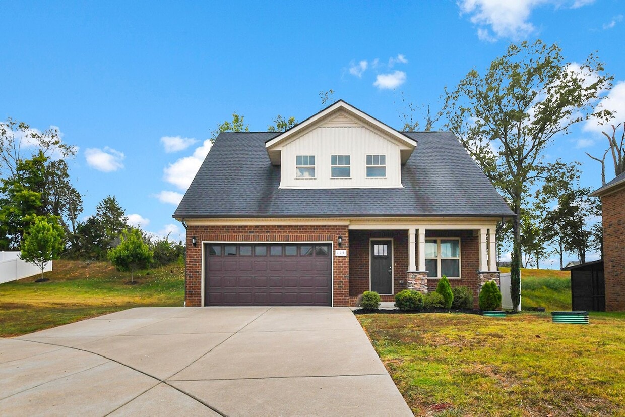 Primary Photo - Pet Friendly Three Bedroom in Pleasant View!