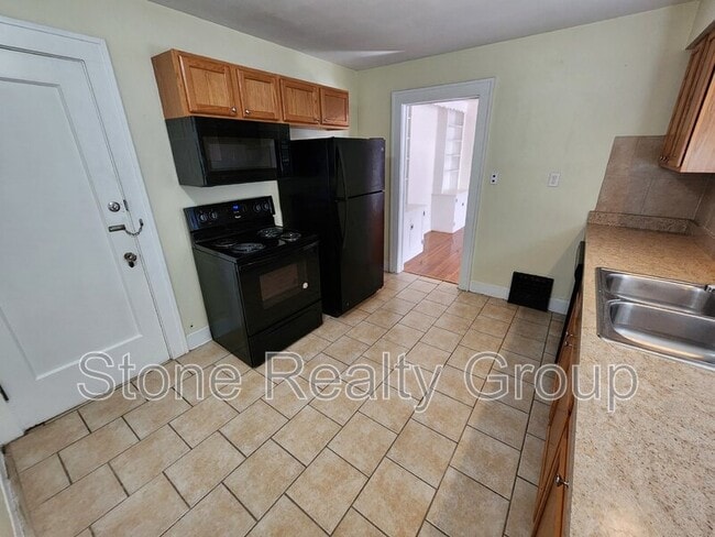 Foto del edificio - 127 Monterey Ave