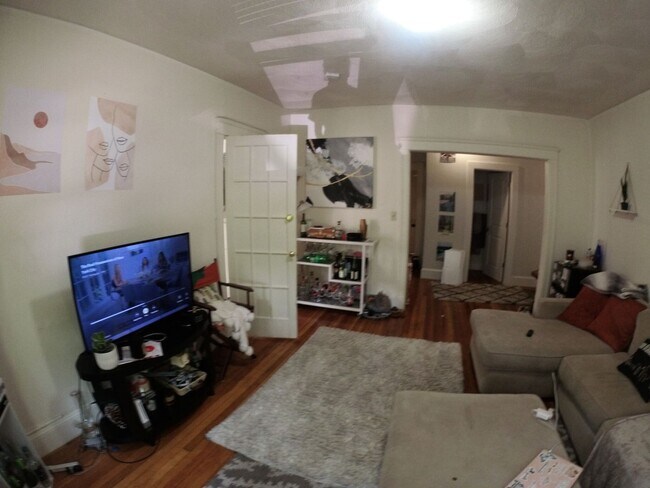 Foto del edificio - HOT BROOKLINE LISTING!!!!!