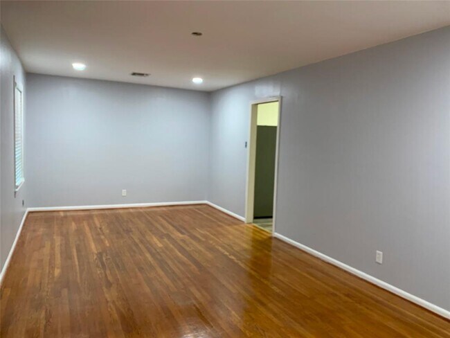 Building Photo - 5830 Indigo St