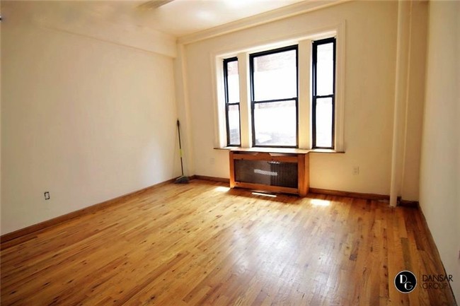Building Photo - 106 W 69th St