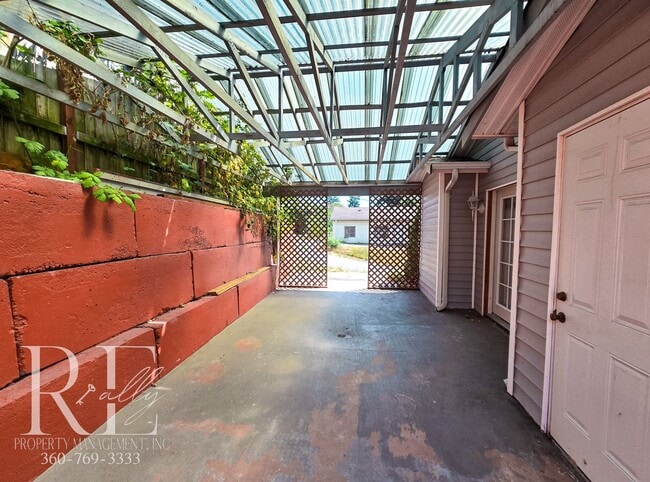 Foto del edificio - 3-Bed Townhome w/ Private Outdoor Spaces &...