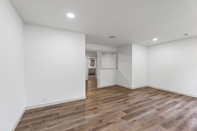 Building Photo - 4407 S Ocheltree St