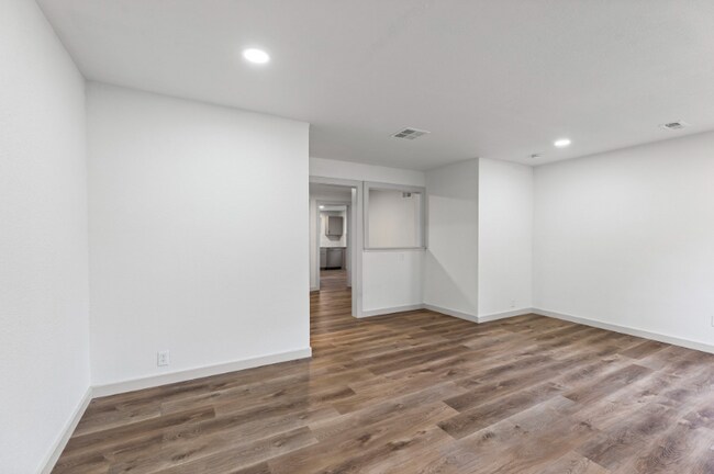 Foto del edificio - 4407 S Ocheltree St