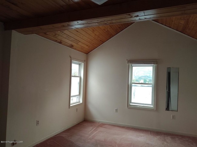Building Photo - 220 Noble Ln