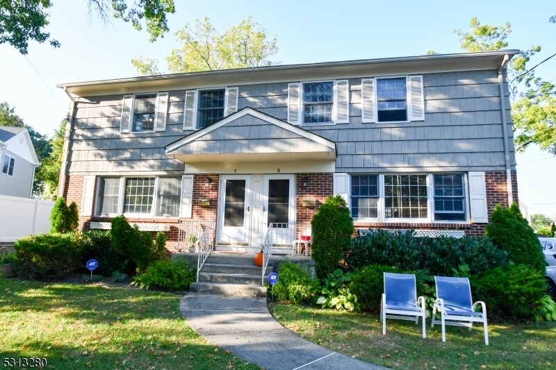 Primary Photo - 7 Ashwood Ct