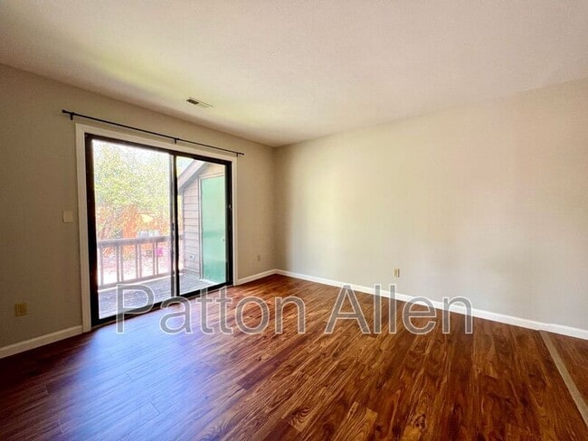 Building Photo - 580 Courtwood Ln