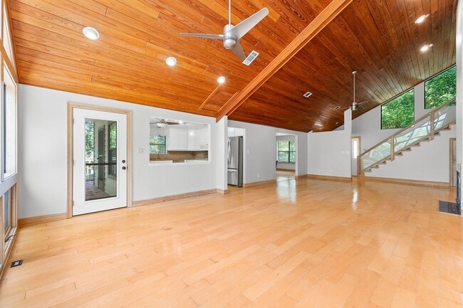 Building Photo - Secluded 3 Bedroom, 2 Bath Home w/ WaterVi...