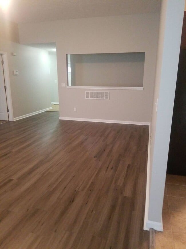 Building Photo - Brick Ranch W/Walk-Out Basement (Unfinished)