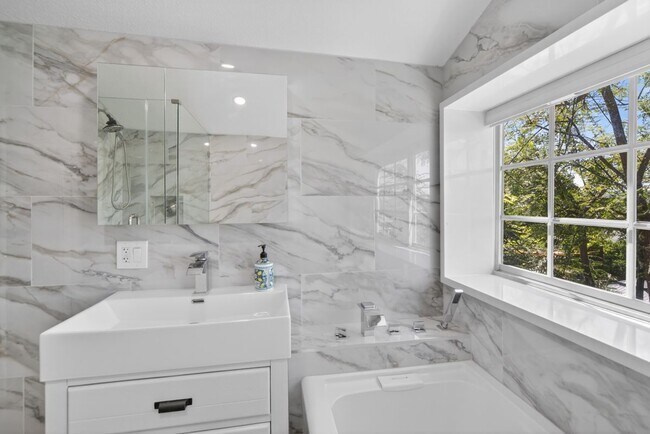 Foto del edificio - 5929 Weaver Ln