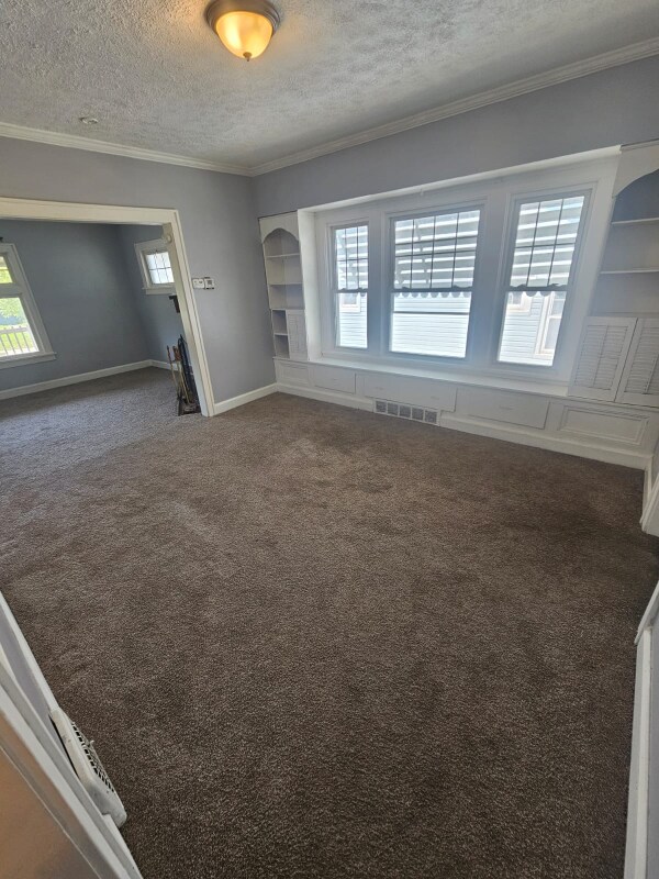 Building Photo - 8409 Rosewood Ave