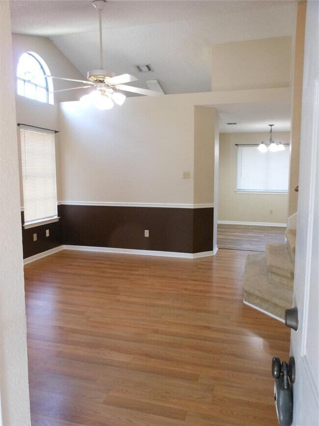 Foto del edificio - 8402 Siskin Cove