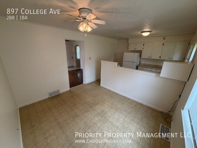Foto del edificio - 897 College Ave