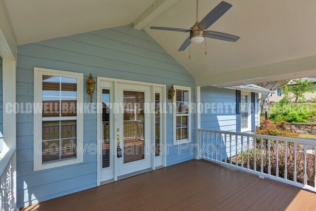 Foto del edificio - 323 Walsh Rd